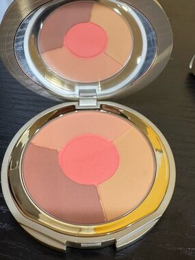 Stila- ONE STEP CORRECT BRIGHTENING FINISHING POWDER shade -DEEP